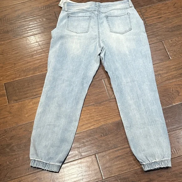 NWT Rewash Light Blue Cropped Distressed Jeans - Picture 4 of 6